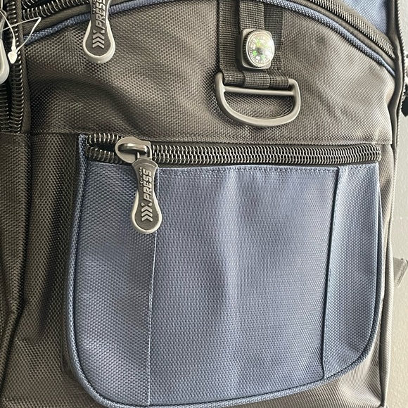 Large backpack for hiking, travel, park and pool day - Picture 4 of 7